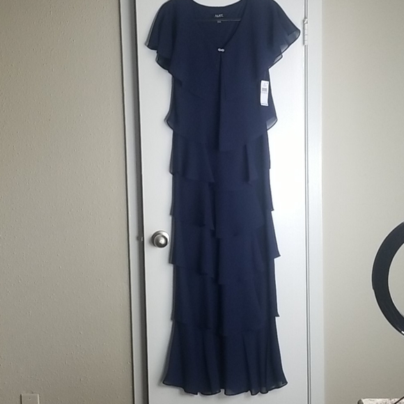 SLNY Dresses & Skirts - Dress SLNY Dresses & Skirts - Dress